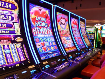 A Complete Guide to Bonuses, Loyalty Rewards, and VIP Benefits at Land-Based Casinos in Canada