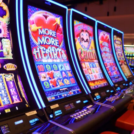 A Complete Guide to Bonuses, Loyalty Rewards, and VIP Benefits at Land-Based Casinos in Canada